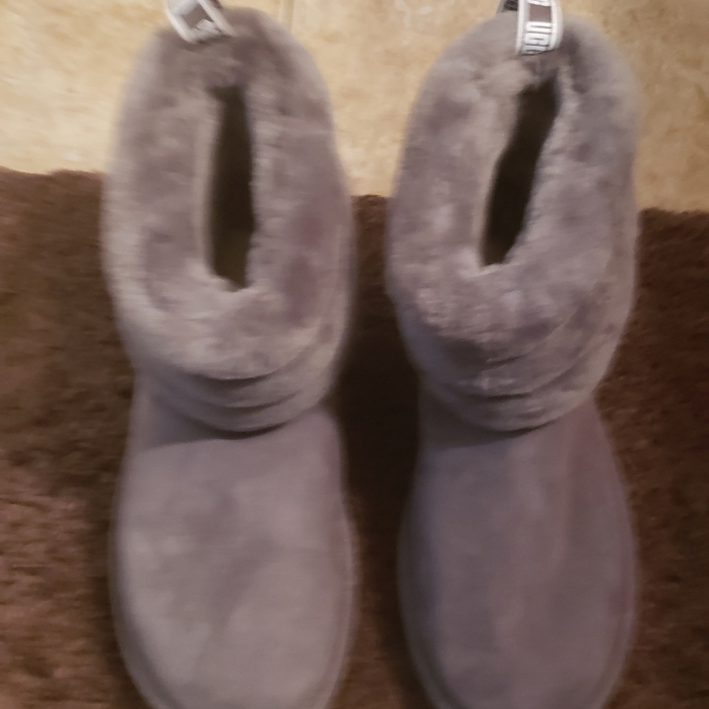 Boots - Picture 2 of 7
